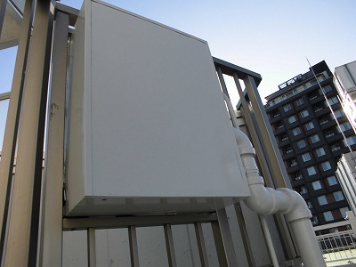 新品のように綺麗になった消火栓収納箱