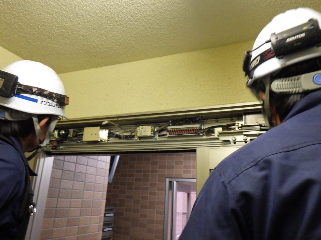 自動ドア 工事中1