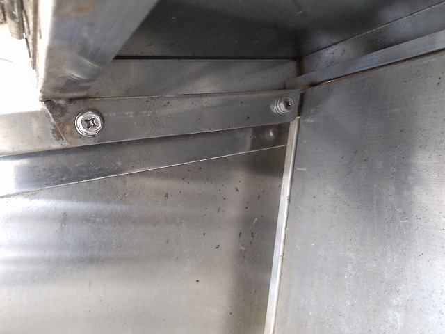 ゴミストッカー写真 ネジ留め後1