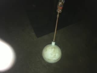 ボールタップも水中に沈んでしまっています