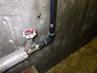 施工後。定水位弁撤去、配管更新。