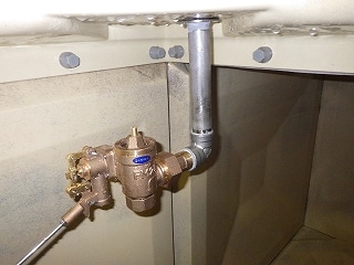 交換後。定水位弁とボールタップ一体型