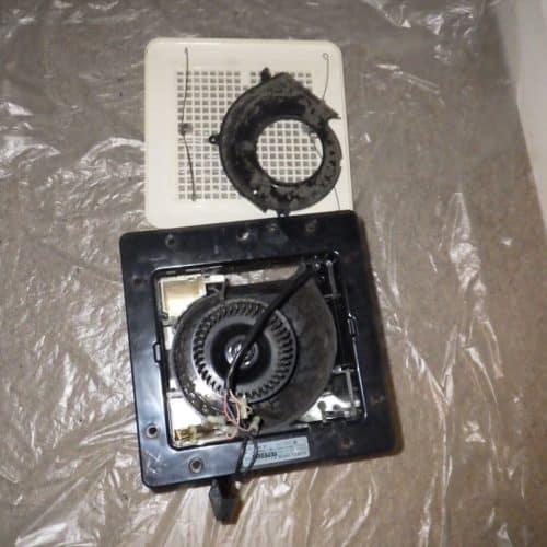 取り外した換気扇