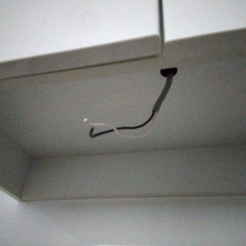 古い照明器具を取外し