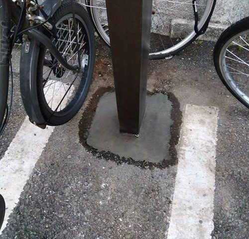 モルタルで基礎と柱を固定