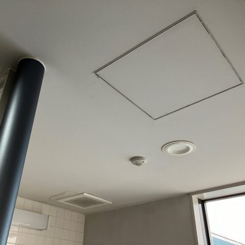 換気送風機の設置場所（天井裏）