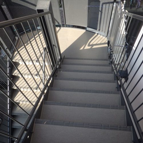 外階段、異常なし！