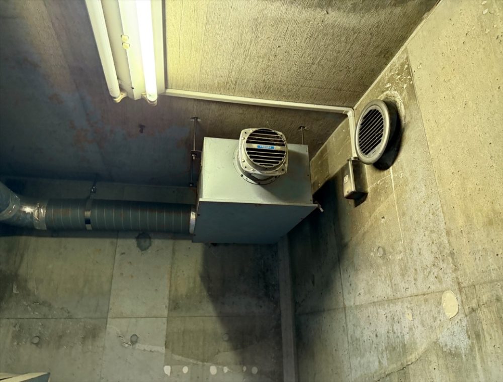 故障した換気扇