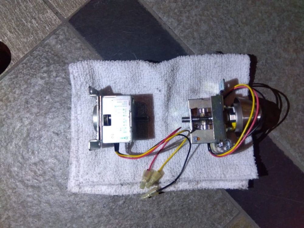 取り外したキースイッチの画像