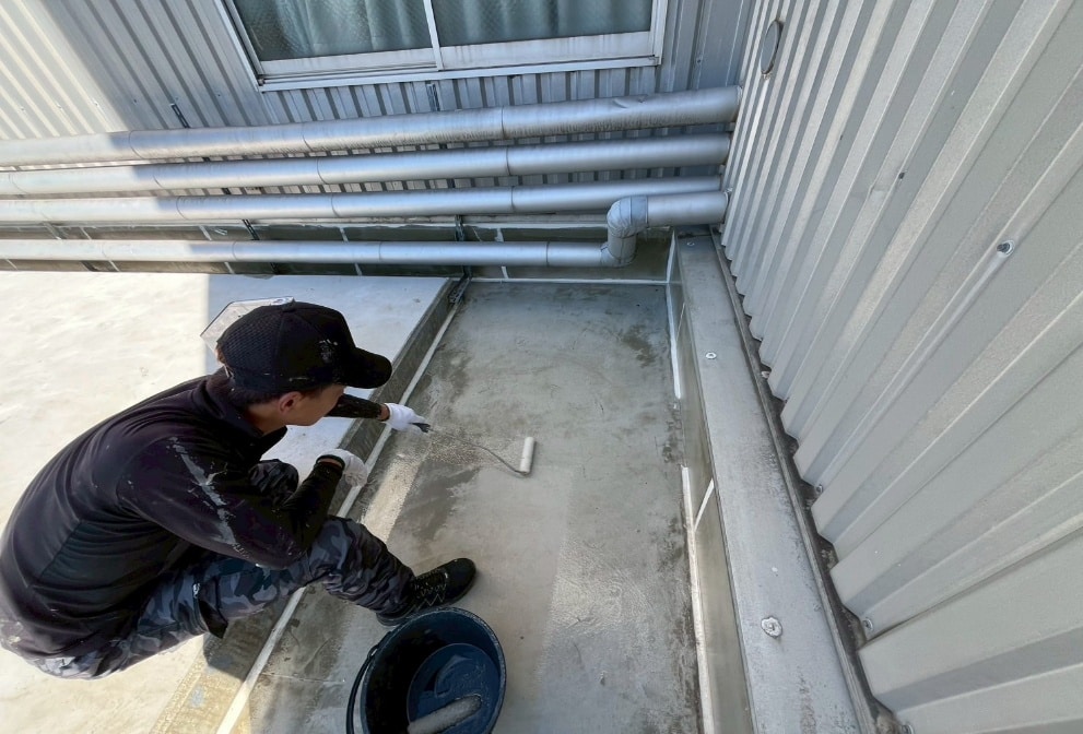 プライマーを塗っているときの画像